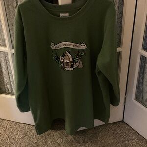 COZY GREEN FLANNEL SWEATSHIRT, RAISED SEWN IN FRONT PANEL “HOME SWEET HOME”. XL